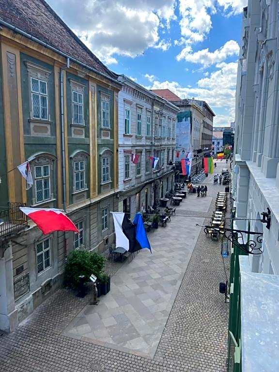 VISAJ Deluxe Downtown