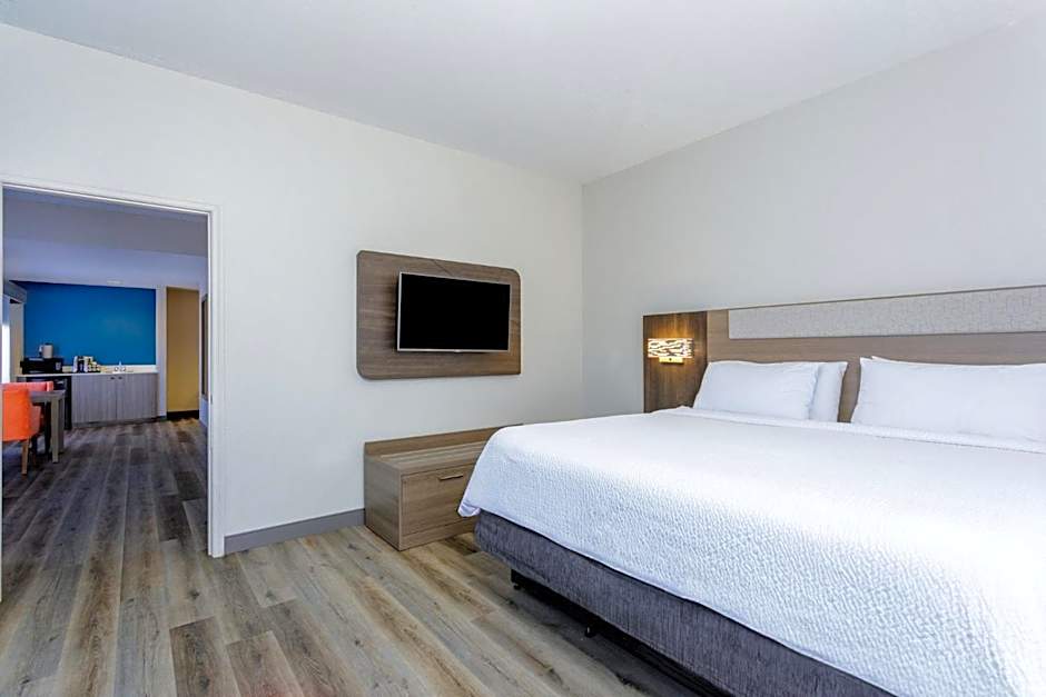 Photo 1 of 7 of 1 Bedroom Suite