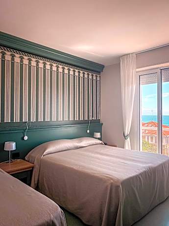 Triple Room with Sea View