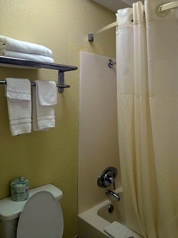 Super 8 by Wyndham Kerrville TX