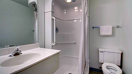 Standard Queen Room - Non-Smoking