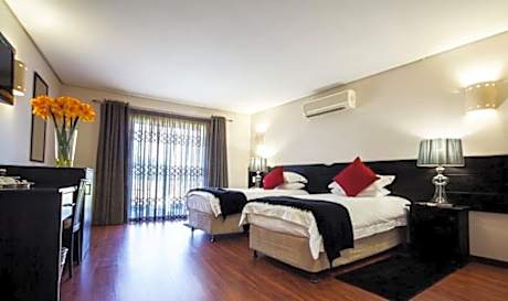 Desert Palace Hotel & Casino Resort