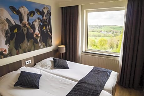 2 Single Beds,Non-Smoking,Junior Suite,Royal Room,Air-Conditioned,Continental Breakfast