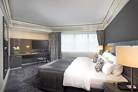 Luxury Suite