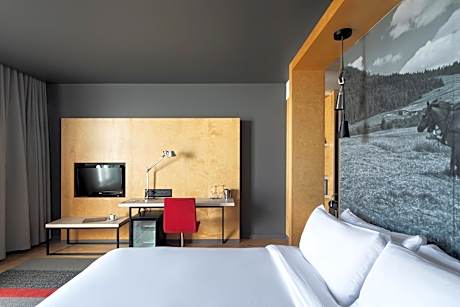 Classic King, Main Building