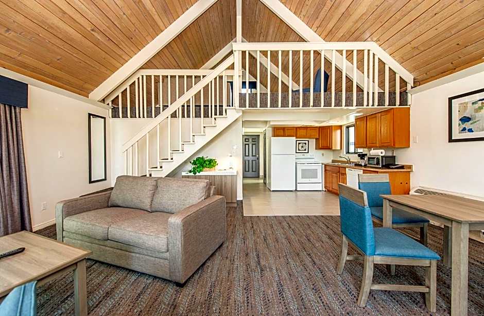 Oyster Bay Inn & Suites