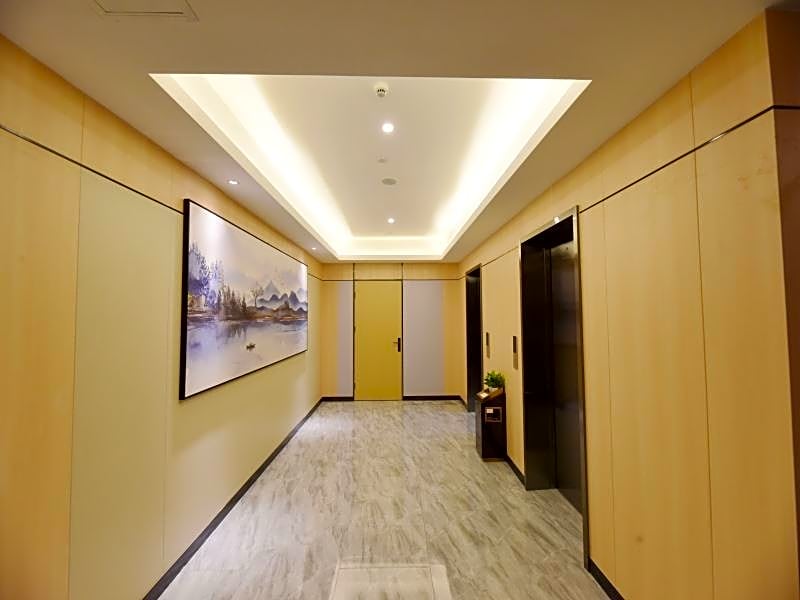 VX Wuxi East Station Jinan Road Hotel