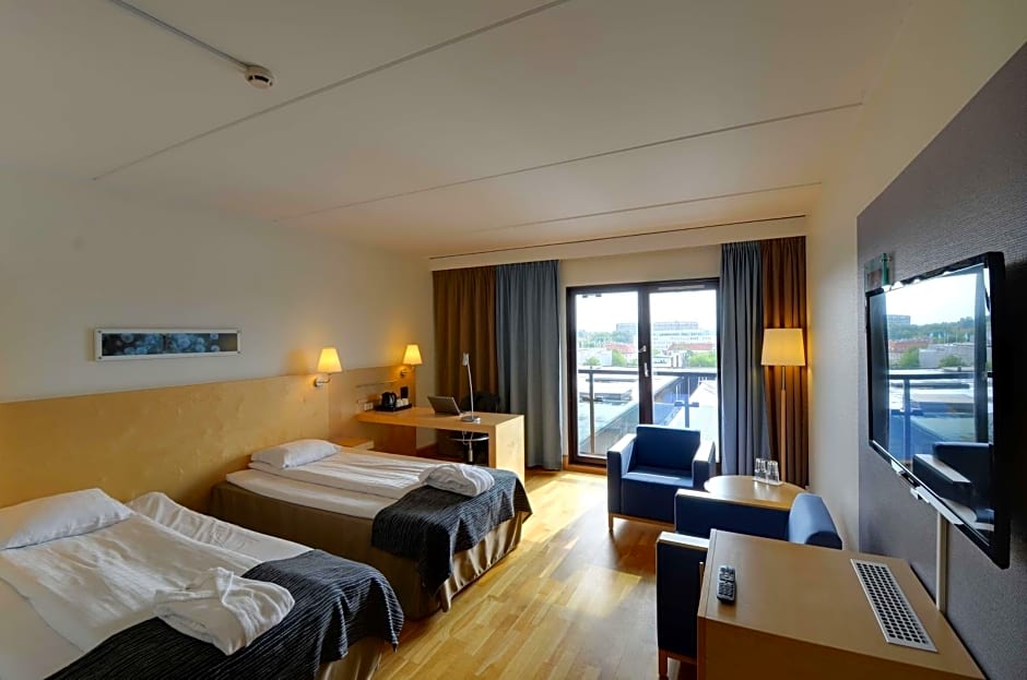 Photo 1 of 4 of Superior Twin Room