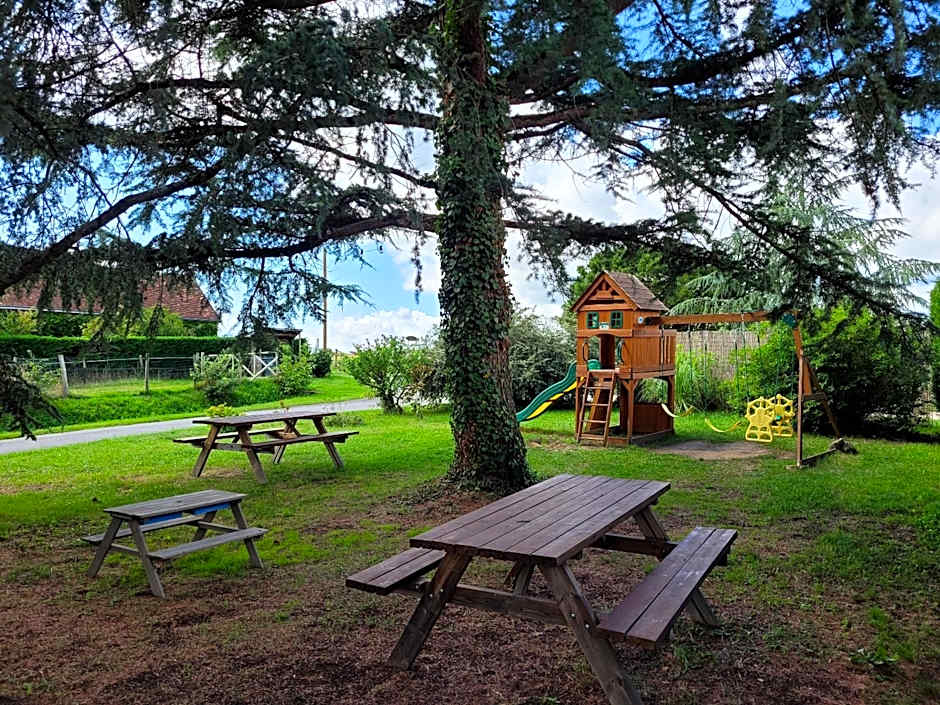 Guest House "Près des Montgolfières"