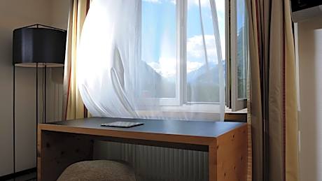 Suite with Mountain View