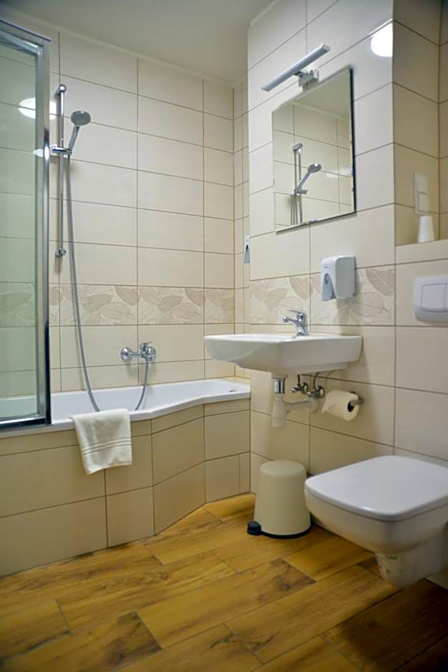 Centrum Restauracyjno-Hotelowe Florres