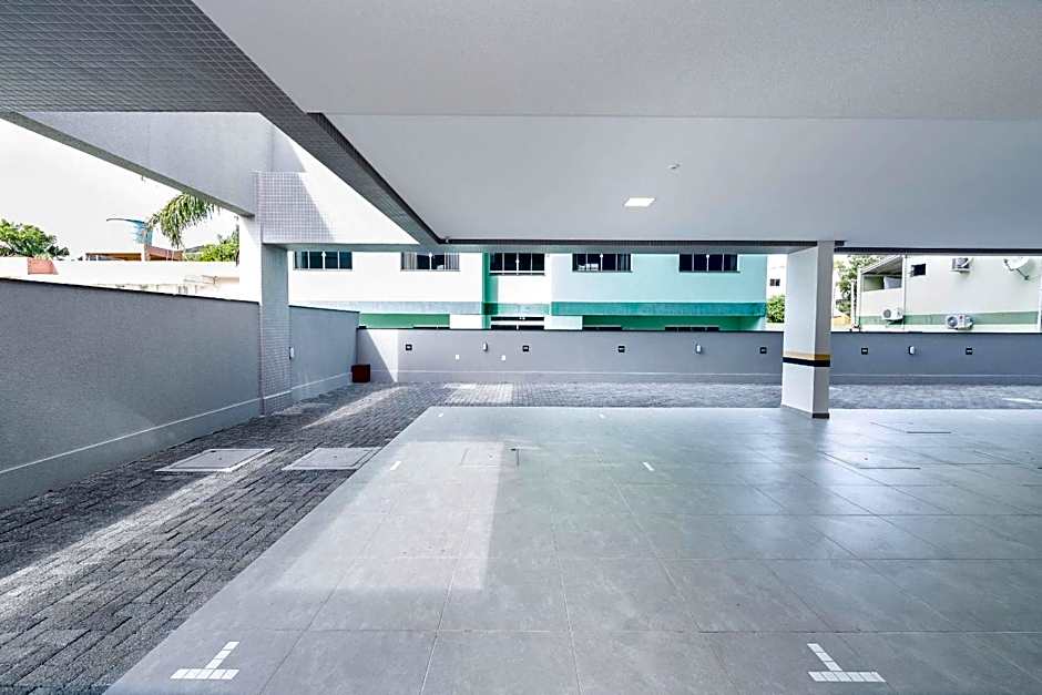 Adra 105 - Excelente apartamento no centro de Bombinhas - Rooftop com piscina e academia - À poucos metros da praia - (Consultar serviços de roupas de cama e banho)