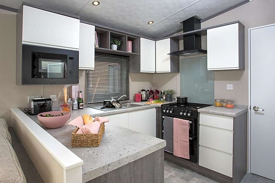 Bovisand Lodge Holiday Park, Beachside Location & Indoor Heated Pool