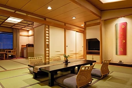 Japanese-Style Deluxe Room with Open-Air Bath and Lake View
