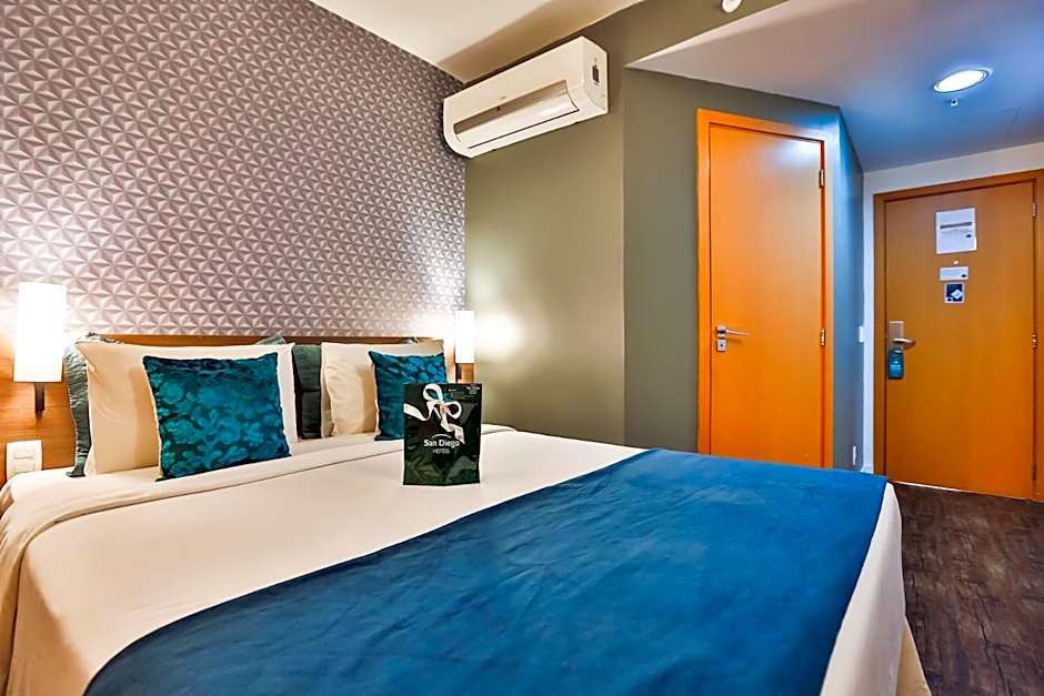 San Diego Express Barro Preto