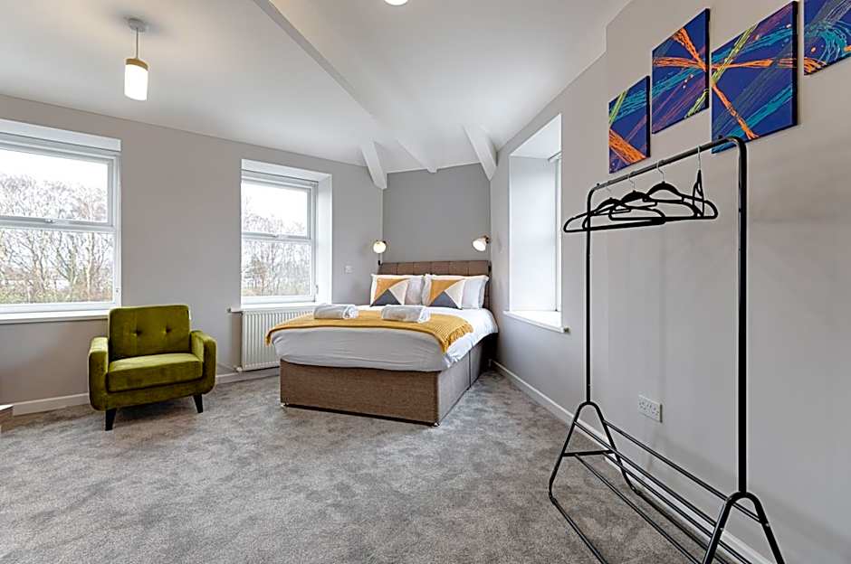 Contractor Base - Kitchen - Parking Included