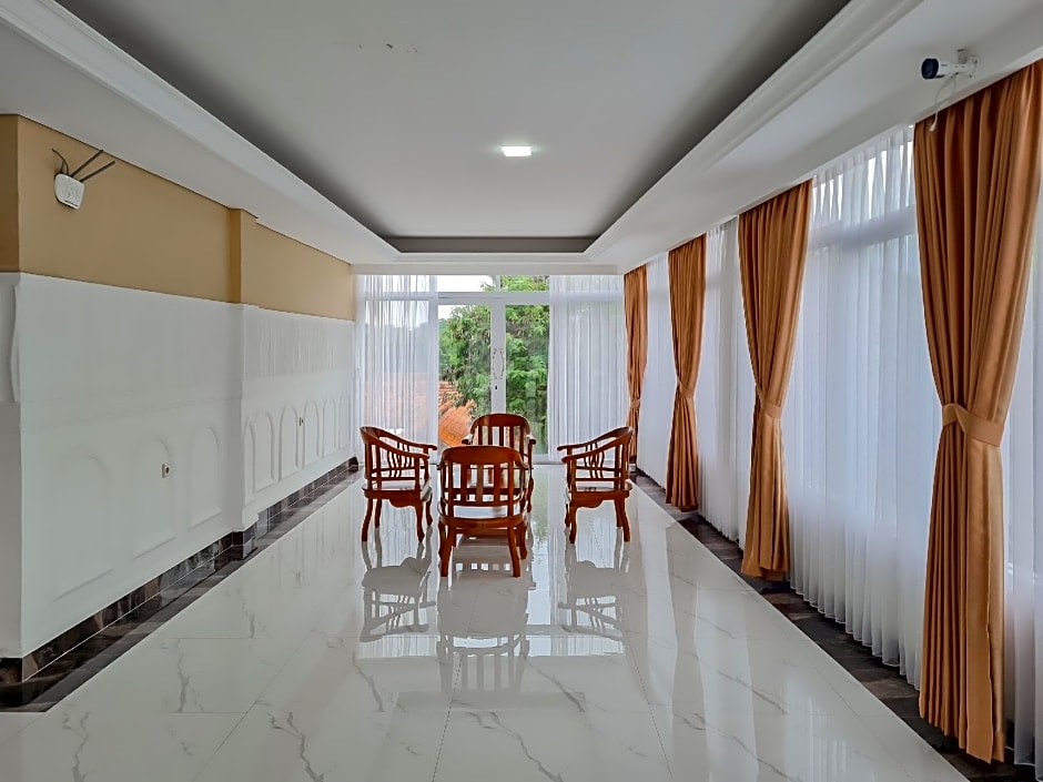 Sans Hotel Grand Sabaraya Cikampek