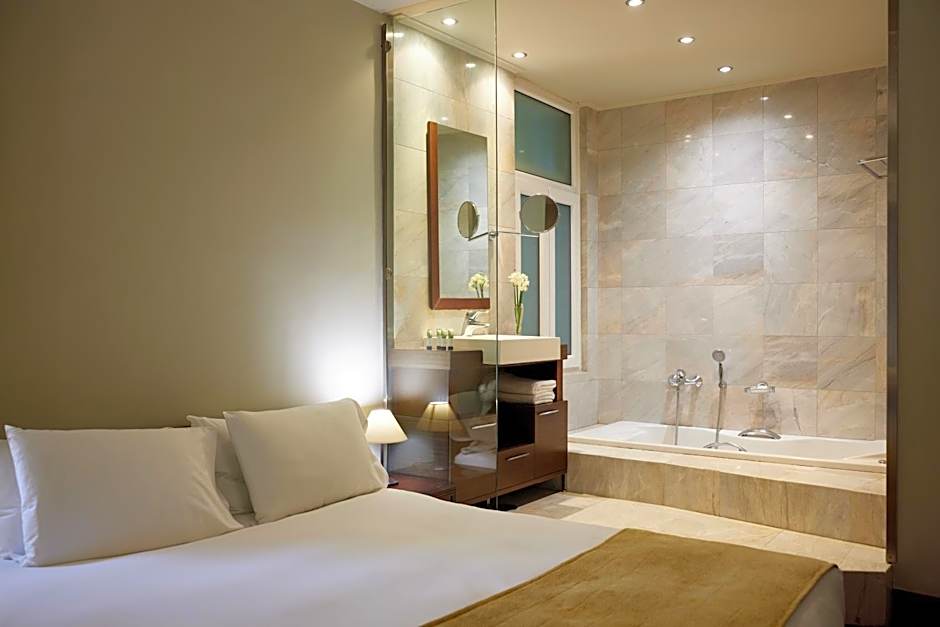 Photo 1 of 11 of Premium Suite