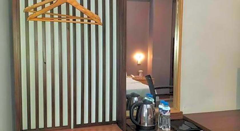 Hotel Camila 2