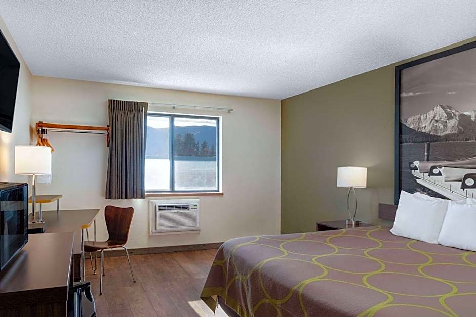 Super 8 by Wyndham Livingston