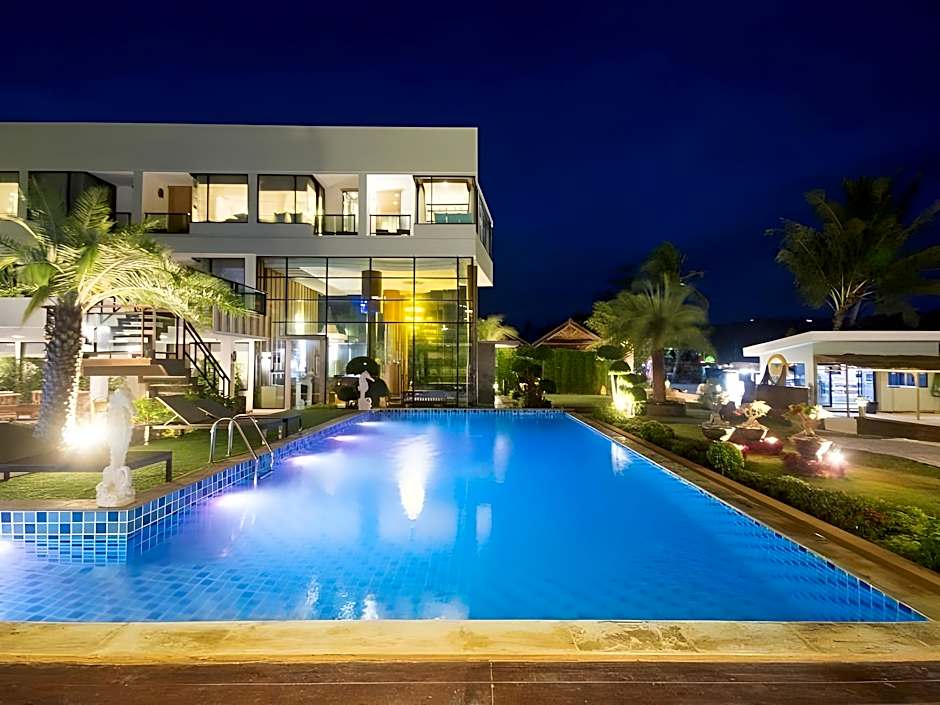 Phi Phi Nice Beach Hotel Hip