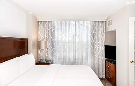 One-Bedroom Conference King Suite