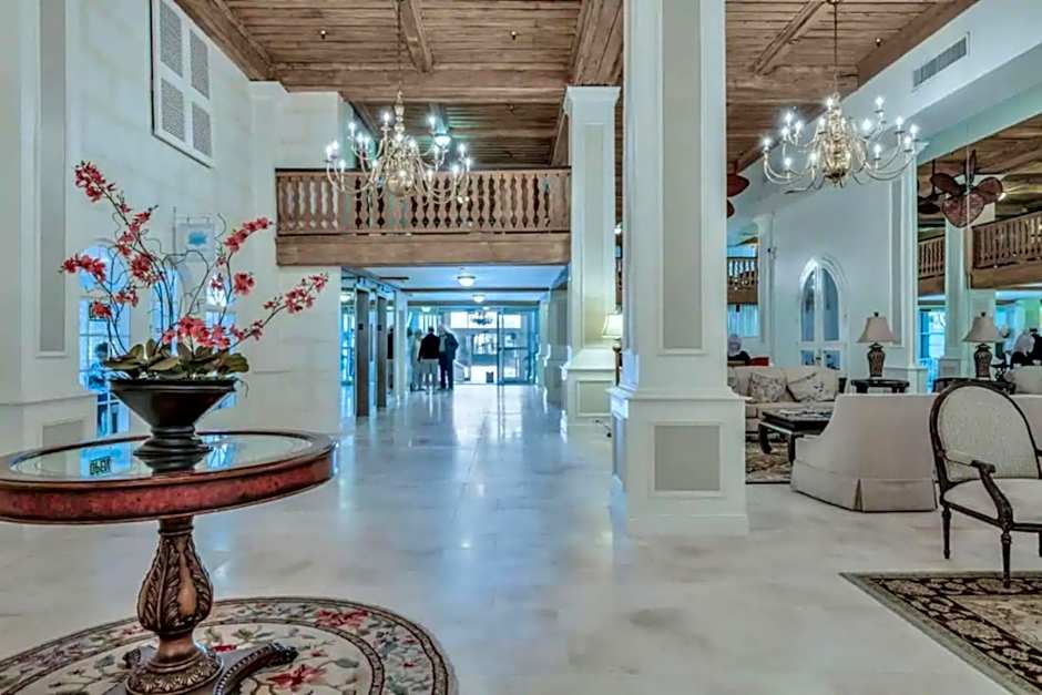 Tropical Beach Condo - Pool, Shops, 86" TV, WiFi