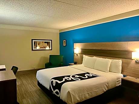 King Suite - Non-Smoking