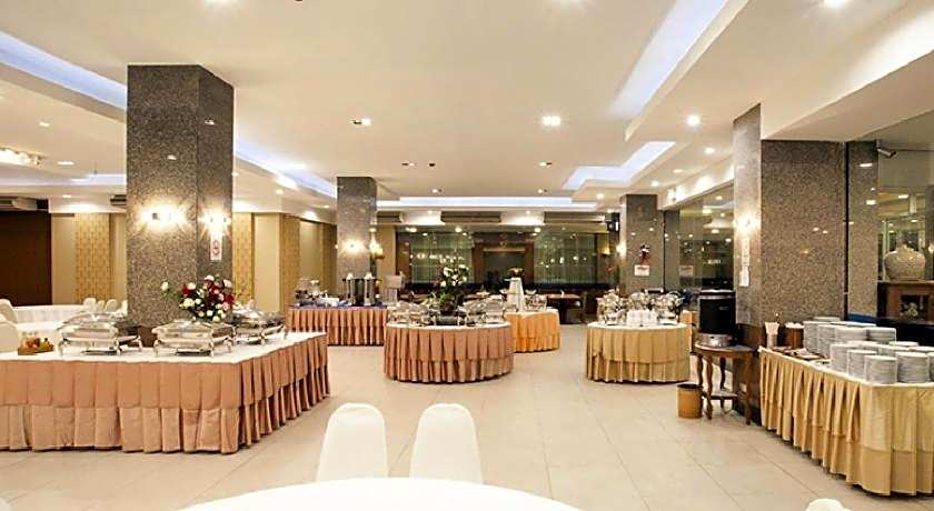 Summit Pavilion Hotel