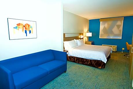 1 King Bed Suite Non-Smoking