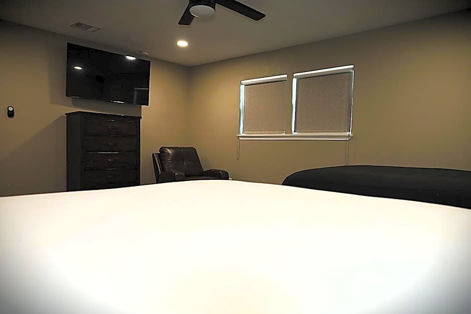 Apt 2- High Plains Lodge at Nomad Landing