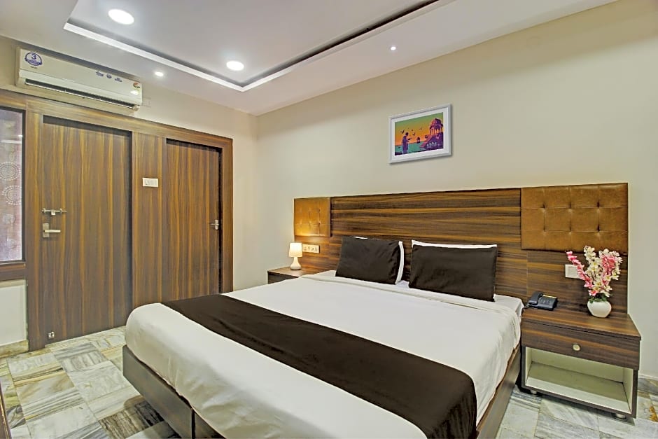 OYO 6651 Hotel Srujana Stay Inn