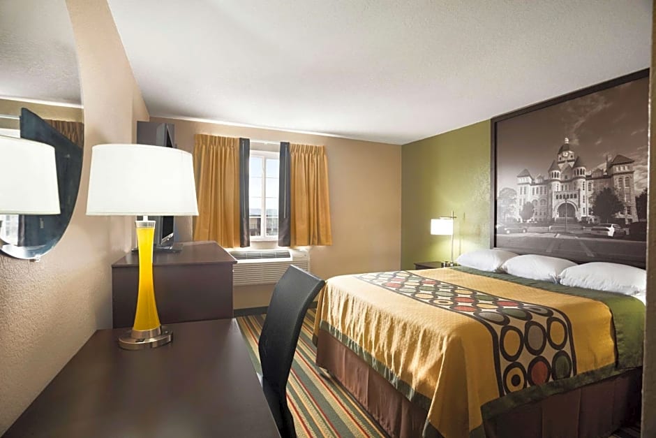 Super 8 by Wyndham Joplin