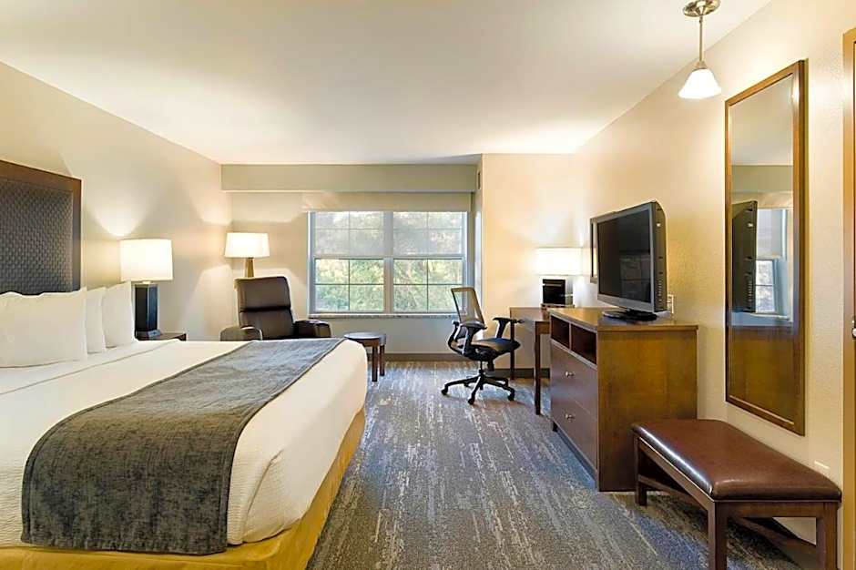 ClubHouse Hotel and Suites Pierre