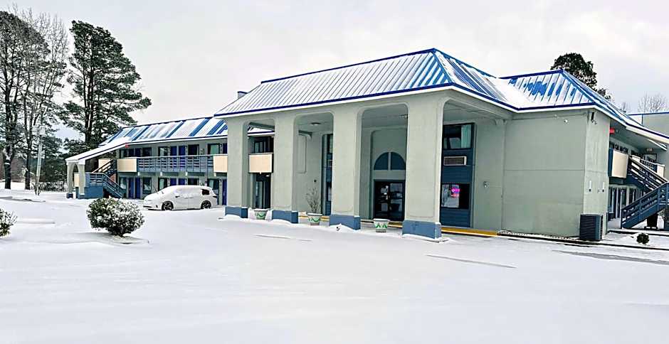 Rodeway Inn & Suites Plymouth Hwy 64