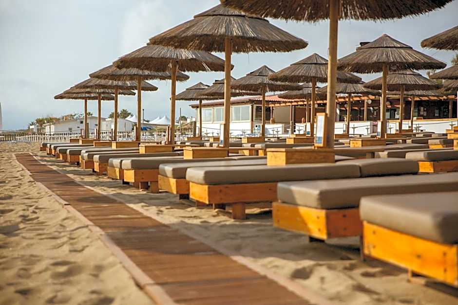 CUMEJA Beach Club & Hotel