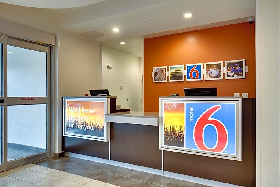 Motel 6-Poplar Bluff, MO