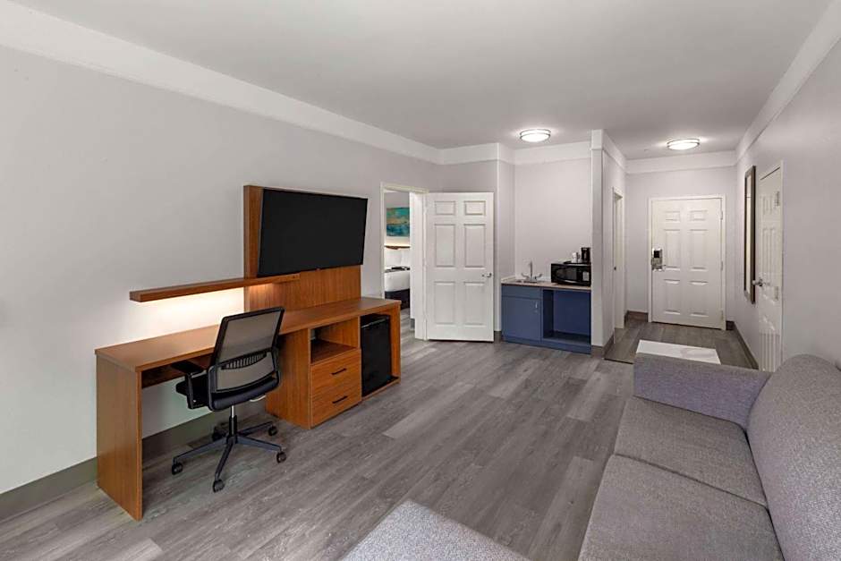 La Quinta Inn & Suites by Wyndham Angleton