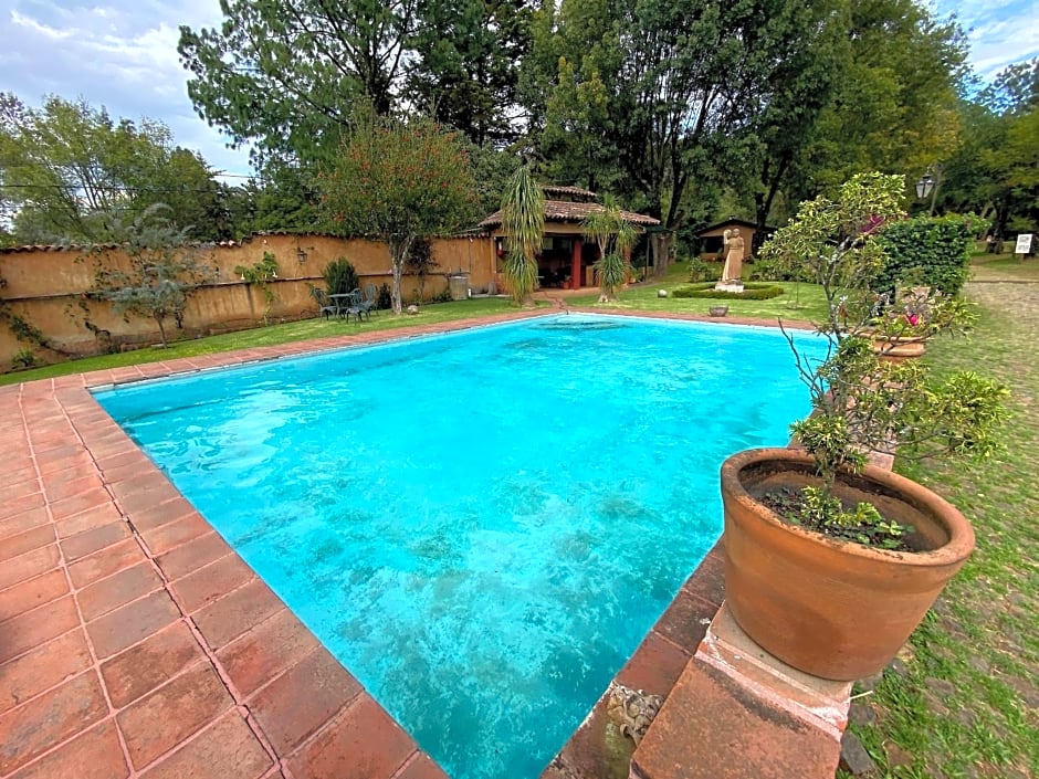 Villa Patzcuaro Garden Hotel & RV Park