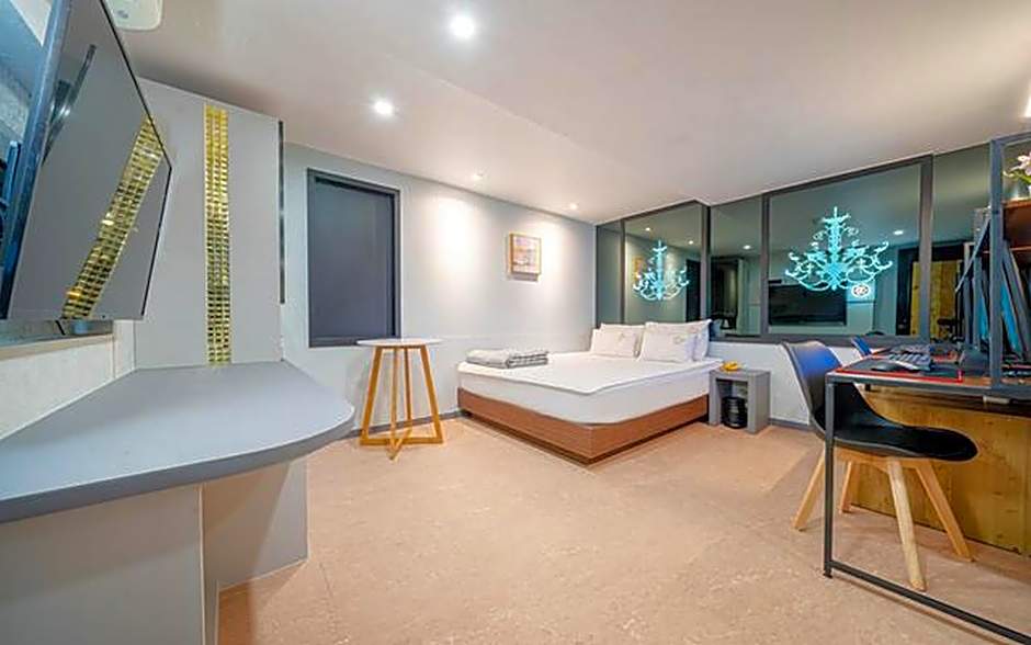 Photo 1 of 17 of High Spec 2 PC Room