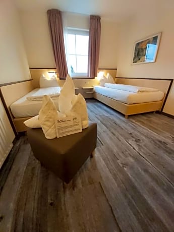 Double Room (1 Adult)