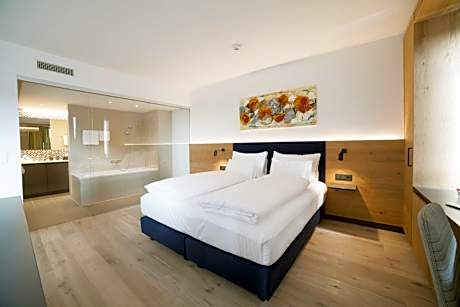 Double Suite with Sofa Bed and Bath Tub - Non-Smoking