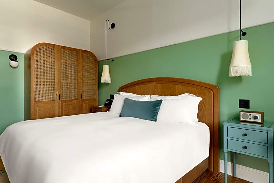 The Drayton Hotel Savannah, Curio Collection by Hilton