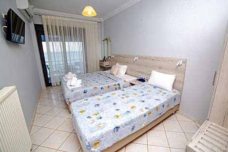 Triple Room with Sea View