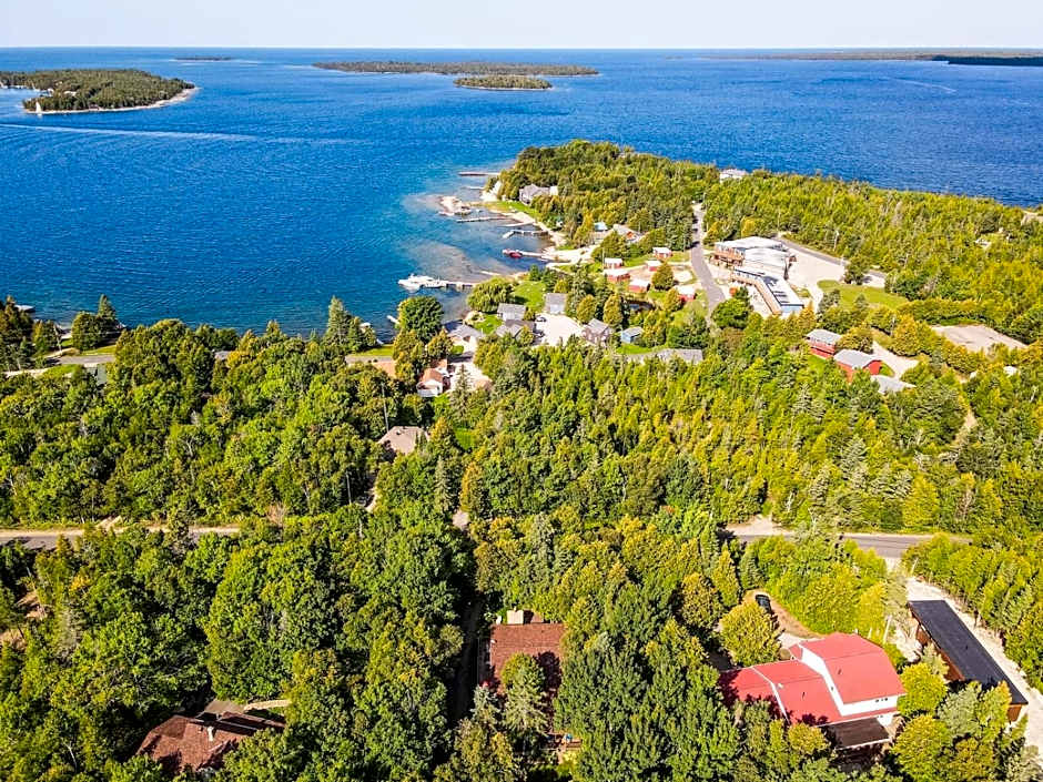 Evergreen Escape - Tobermory Chalet & Sauna