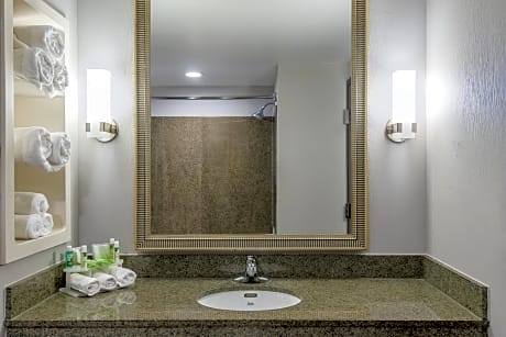 Holiday Inn Express & Suites Cooperstown, an IHG Hotel