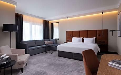 Junior Suite with Lounge Access