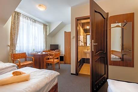 Twin Room with Shower
