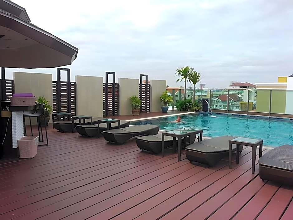 April Suites Pattaya
