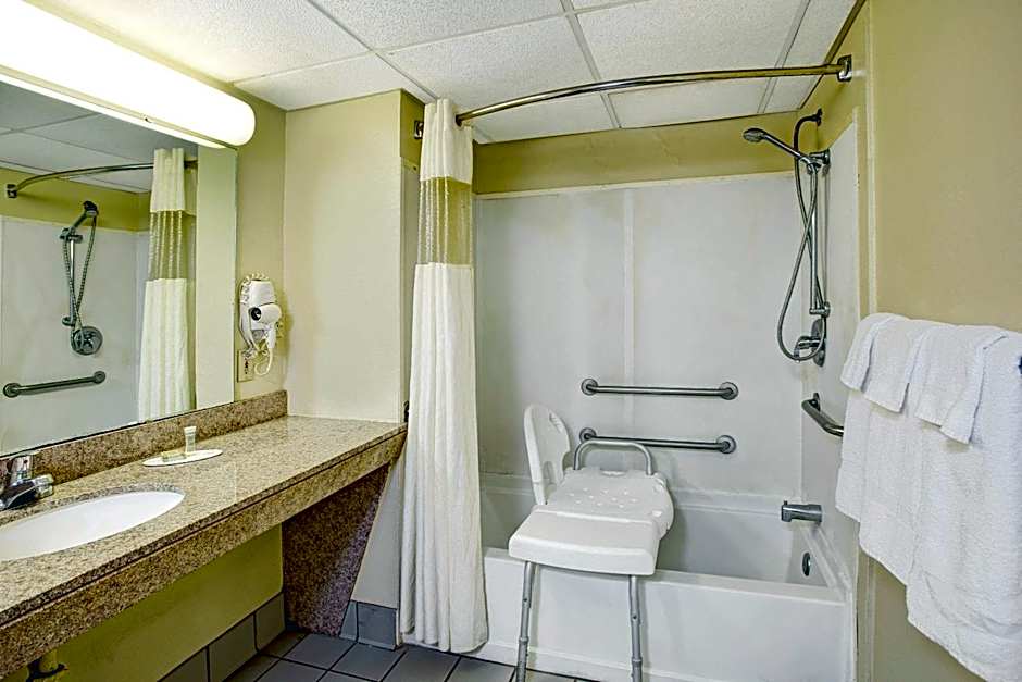 Super 8 by Wyndham Walterboro